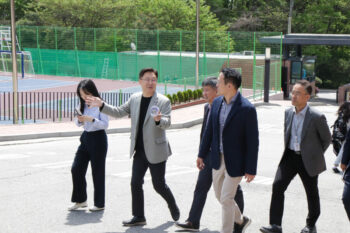 대학 부서 방문